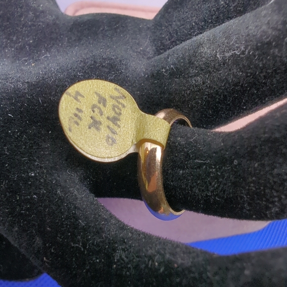 NWT  3.15mm Wide Gold Tone Band Fashion Finger Ring Size 4 Wedding - Picture 3 of 7